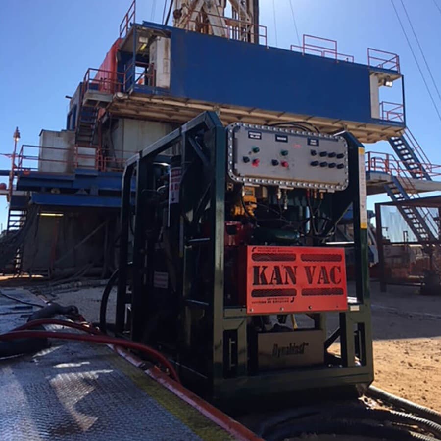 Transportable industrial vacuum recovery unit at a drilling rig