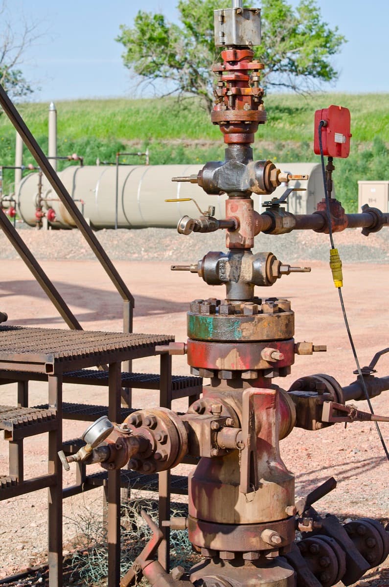 Oil-well wellhead (christmas tree) at surface